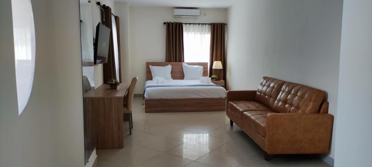 Downtown Hotel อันตานานารีโว ภายนอก รูปภาพ